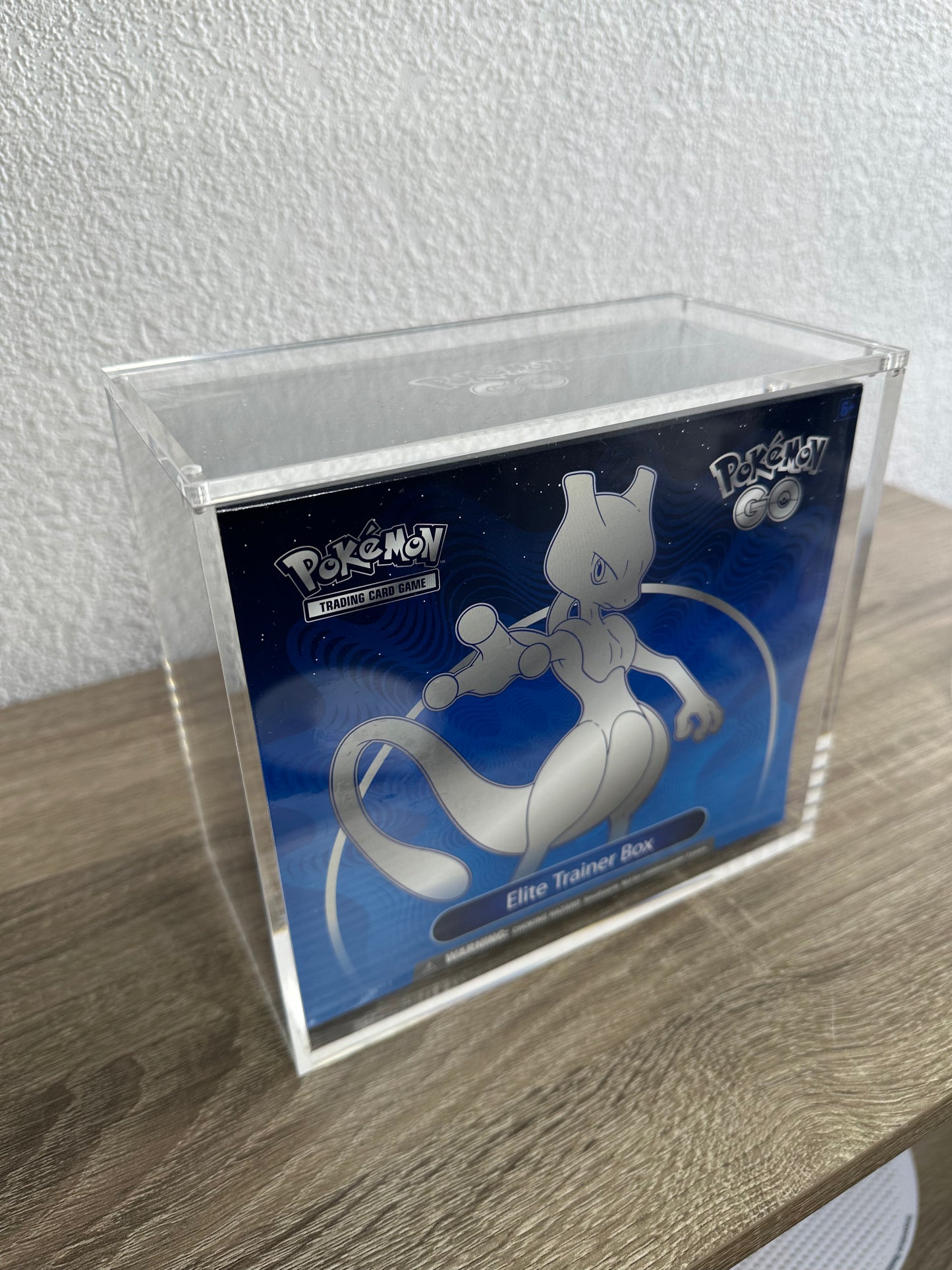 TCGVAULT Akryllåda för Pokémon Elite Trainer Box Förvaringslåda med Magnetlock & UV-skydd